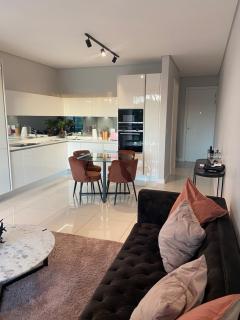 Load-Shedding Free Trendy 2-bed 2-bath Apartment - Johannesburgo - 7