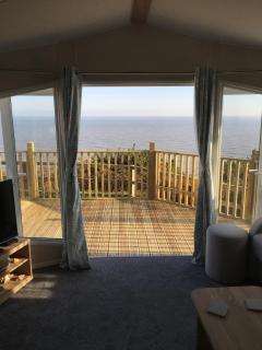 6 Berth Caravan With Stunning Sea Views And Decking To Relax On, Ref 32048Az - 5