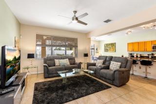 South Facing Pool & Spa - Fenced Yard - Game Room - Family Friendly - Near Disney - Davenport - 1