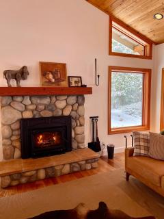 Lux, designer 8-acre retreat with private creek - Nevada City - 5