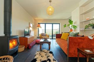 Kent Downs Cottage Modern Family Retreat near Canterbury - 3