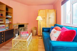 Cheerful Family Friendly Cottage Patio with BBQ - 5