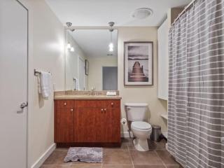 4Bedroom/ 2bath 2100sq ft Thorton Park Master Suite - 1