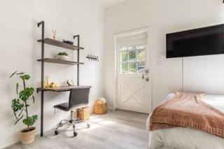 THE SWING STUDIO Manhattan Beach Studio Parking - 1