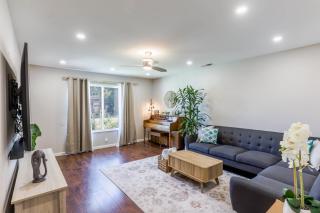 Casa Cambria - Lovely 3BR + Large Private Backyard - Fremont - 0