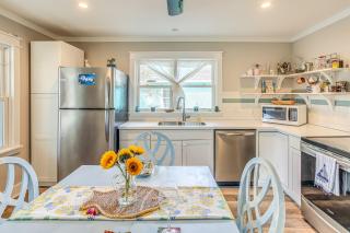1 Mi to Beach Sustainable Oak Island Home! - Oak Island - 1