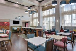 Hampton Inn Fayetteville - 2