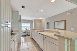 Shorenugh - Bright Villa with Rooftop Pool Next to Coligny Plaza - Hilton Head Island - 6