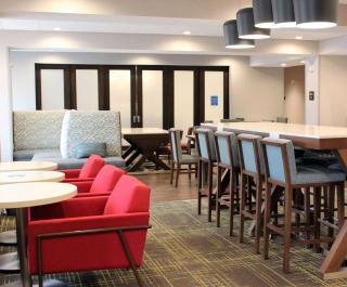 Hampton Inn Lexington - 2