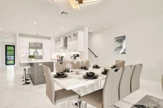 New 4BR w Pool Walk to Las Olas 5mins to Beach - Fort Lauderdale - 1