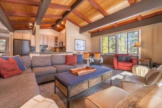 Lake Views, Decks, Private HOA Beach, Pool, Hot-Tub, Courts, and More Seasonal Amenities - Tahoe City - 6