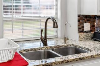 Fort Worth Single-Family Gem for long stays - 9