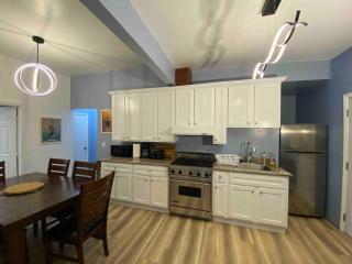 Victorian Oasis: Charm & Convenience Near Lake Merritt - Oakland - 1
