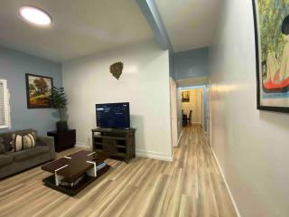 Victorian Oasis: Charm & Convenience Near Lake Merritt - 2