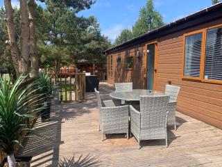 Forget Me Not Lodge with hot tub - Felton - 7