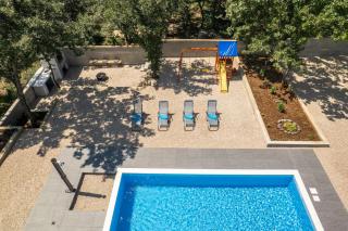 Villa Tempest with Private Pool and Jacuzzi - Slivnica - 7