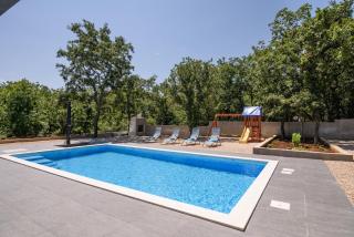 Villa Tempest with Private Pool and Jacuzzi - Slivnica - 1