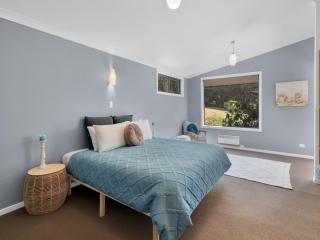 Escape to Bicheno - 1