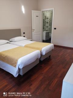 Guesthouse Central Station Group - Via Sammartini 15 - Milan - 0