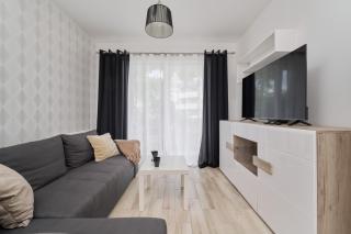 Quiet Apartments with Balcony Zakładowa by Noclegi Renters - Wrocław - 3