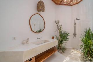 Villa LÂÂ - Tropical & Modern 3BR Central - Canggu beach - Canggu - 1