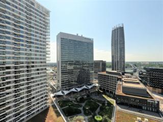 Panorama apartment, FREE parking, 18th floor, view - Bratislava - 9