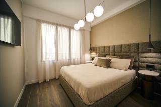 Caravaggio Golden House next to Duomo - Milan - 0