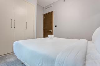 STAY BY LATINEM Luxury 1BR Holiday Home CVR A2403 near Burj Khalifa - 2