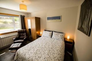 Spacious three bedroom flat, stunning loch views - 6