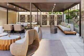 Hilton Garden Inn Waikiki Beach - 2