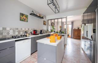 Cozy Home In Le Vaumain With Kitchen - 4