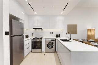 Premium Living Apartment in JVC by Suiteable - Dubai - 4