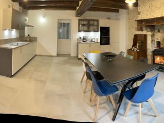 Gîte de charme près du Mans, tout équipé avec espace extérieur, garage, et confort moderne - FR-1-410-385 - La Bosse - 9