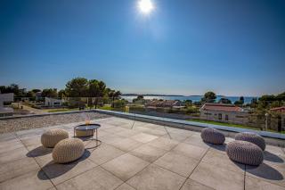 Villa A in Fažana for 8 plus 2 persons with infinity pool only 100 meters from the sea - Fažana - 5
