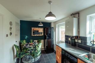 2 Bedroom Peaceful Home, Colchester - 3