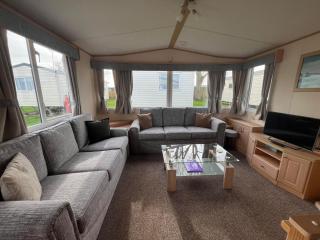 Bittern 8, Scratby - California Cliffs, Parkdean, sleeps 8, free Wi-Fi, bed linen and towels included, pet friendly - 2 minutes from the beach! - Scratby - 6