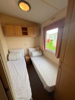 Bittern 8, Scratby - California Cliffs, Parkdean, sleeps 8, free Wi-Fi, bed linen and towels included, pet friendly - 2 minutes from the beach! - 2