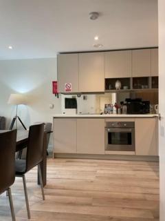 Modern 2Bed 2Bath with Balcony next to DLR Station - Londra - 8