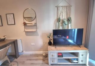 Modern 2Bed 2Bath with Balcony next to DLR Station - London - 9