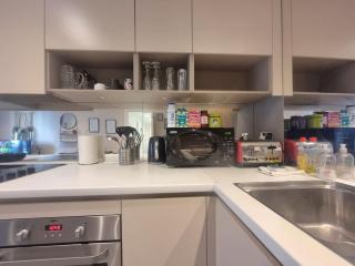 2Bed 2Bath -Pool, Balcony, Gym Lift - London - 1