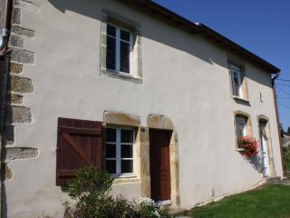 Maison de charme près de Neufchâteau avec jardin, terrasse et jeux extérieurs - 2