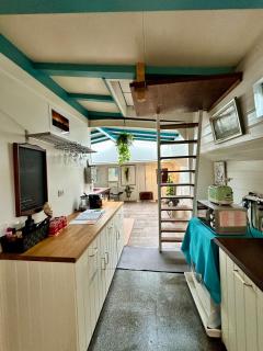Houseboat in Amsterdam - 8