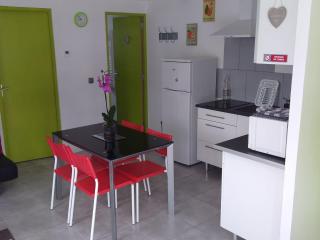 Charmant Gîte Moderne avec Terrasse, Proche Épinal & Nancy, Idéal pour Motards & Randonnées - FR-1-589-262 - 6