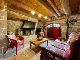Maison Ancienne au Calme avec Cheminée et Équipements Bébé, Proche de Saugues - FR-1-582-127 - Saugues - 9