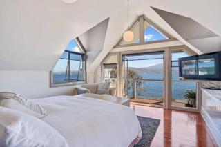 Casa Con Vista Luxury Waterfront Home, Sleeps 10 - Hobart - 0