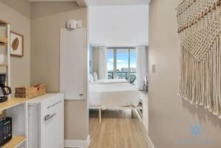 Spectacular Apartment with Balcony Near Beach - Hallandale Beach - 2