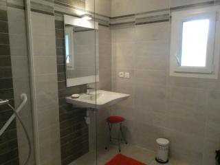 Maison rénovée en pleine campagne avec terrain, terrasse et équipements familiaux - FR-1-426-157 - 6