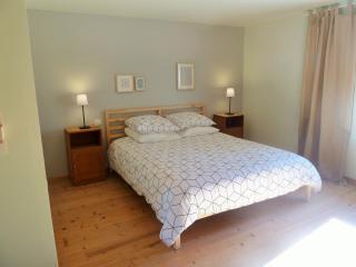 Grande maison rénovée, piscine, 4 chambres, vaste terrain, près piste cyclable et pêche, Wi-Fi inclus - FR-1-426-408 - 2