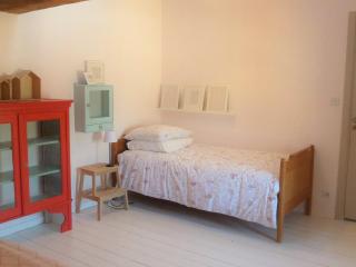 Grande maison rénovée, piscine, 4 chambres, vaste terrain, près piste cyclable et pêche, Wi-Fi inclus - FR-1-426-408 - 3