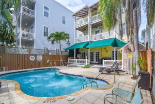 Curry House - Pool, King Bed & Balcony! Room 7 - 9